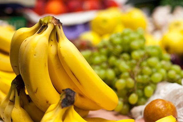 bananas-in-market