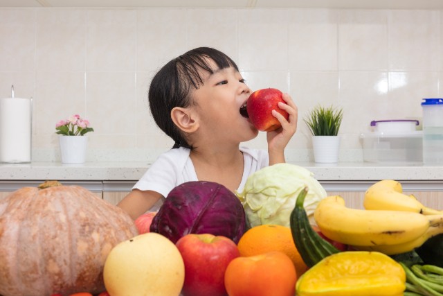 young-child-eating-fruit